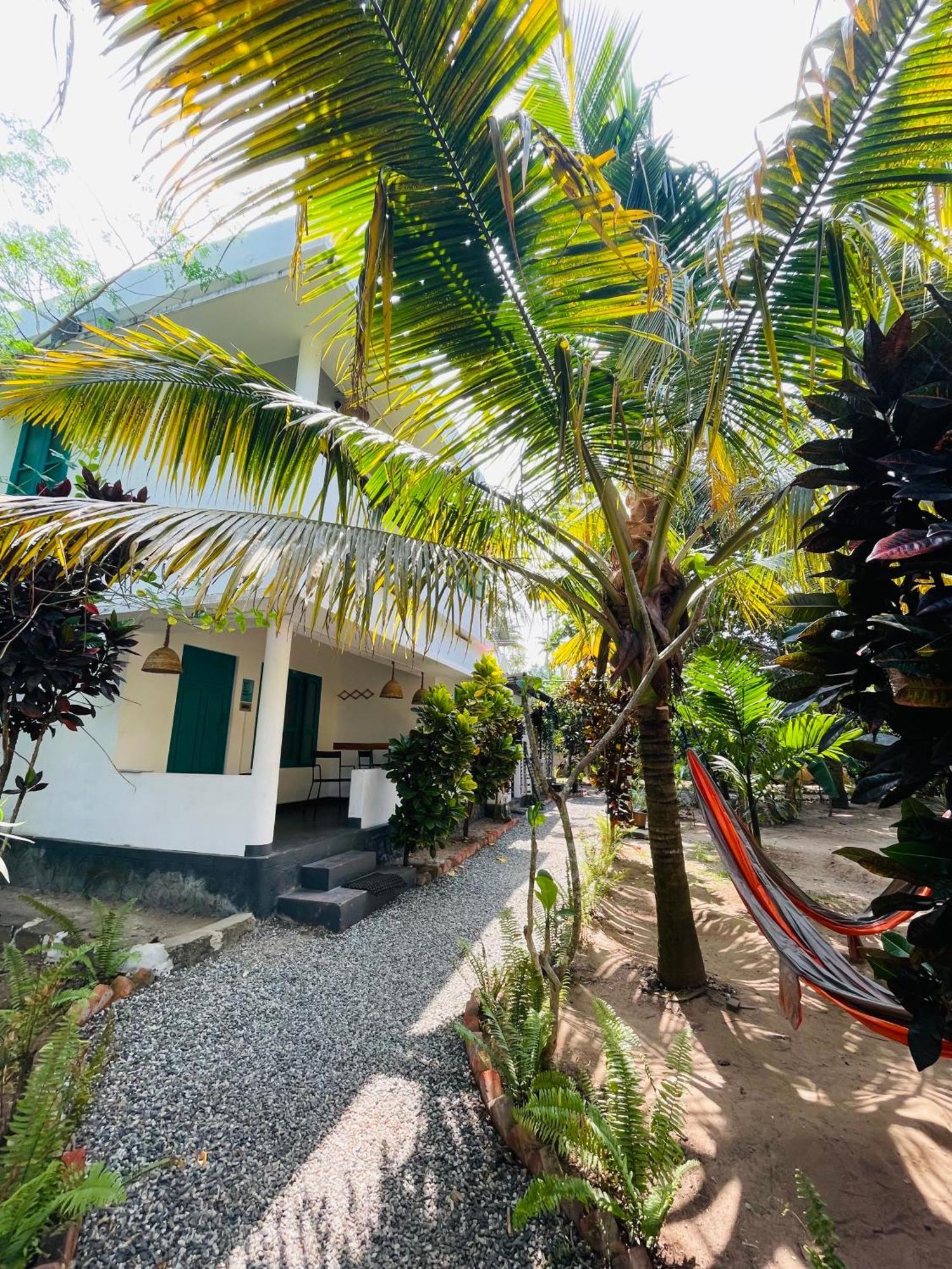 Cliff & Coral Hostel Varkala Exterior photo